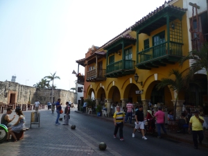 Die Altstadt von Cartagena ist komplett von einer gut erhaltenen Befestigungsmauer umgeben und beherbergt viele hübsche, neu restaurierte Altbauten.